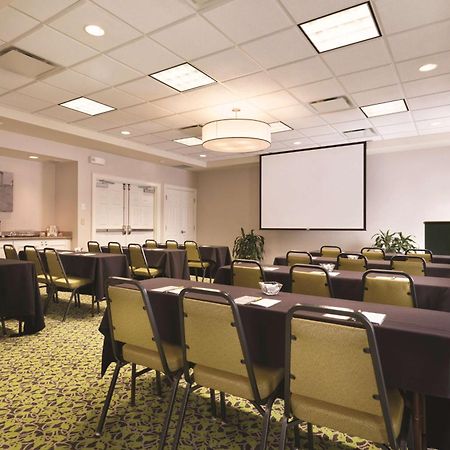 Hilton Garden Inn Akron-Canton Airport Норт-Кантон Экстерьер фото