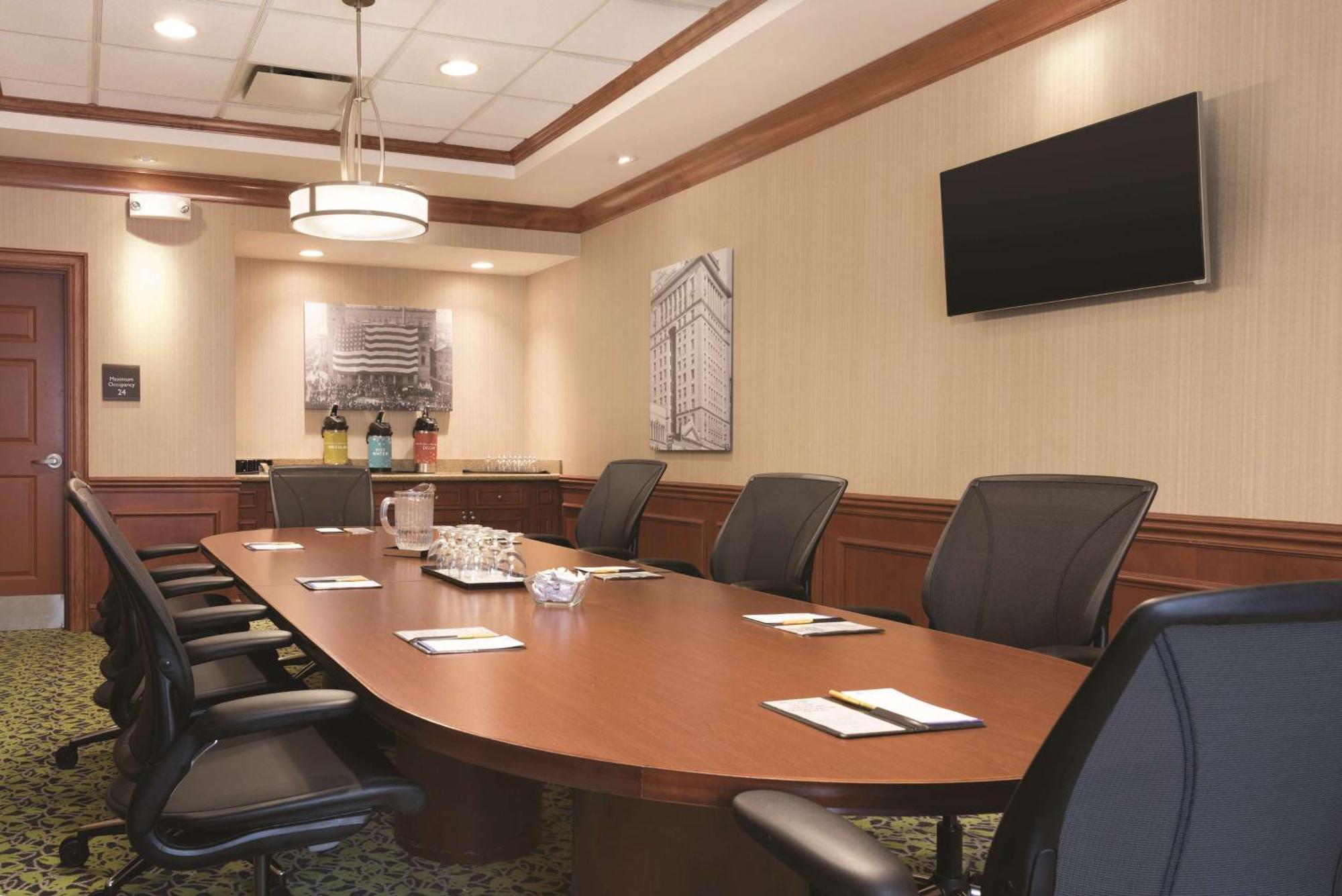 Hilton Garden Inn Akron-Canton Airport Норт-Кантон Экстерьер фото