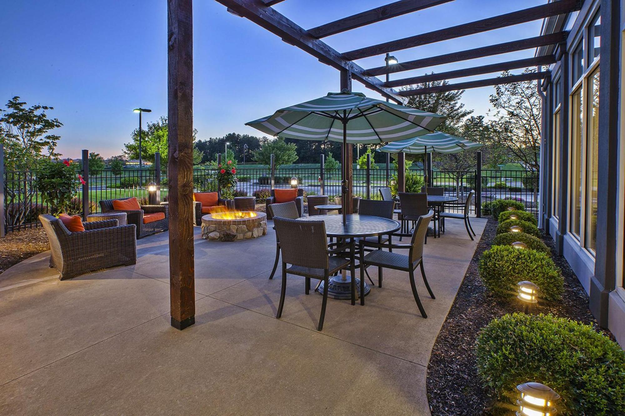 Hilton Garden Inn Akron-Canton Airport Норт-Кантон Экстерьер фото