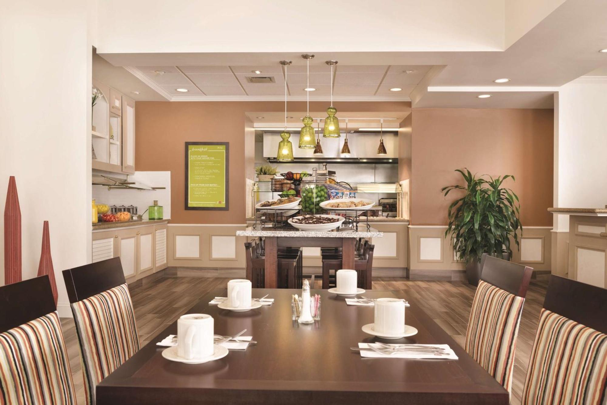 Hilton Garden Inn Akron-Canton Airport Норт-Кантон Экстерьер фото