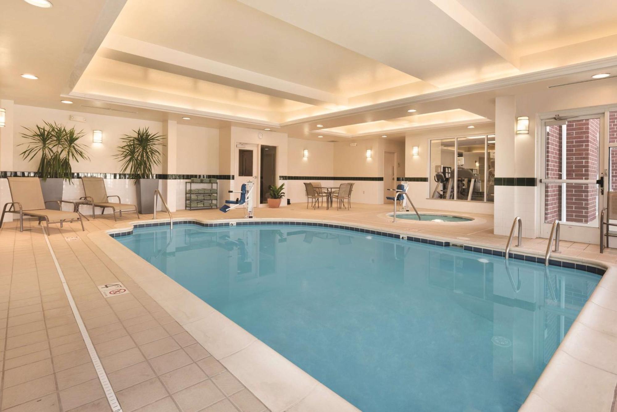 Hilton Garden Inn Akron-Canton Airport Норт-Кантон Экстерьер фото
