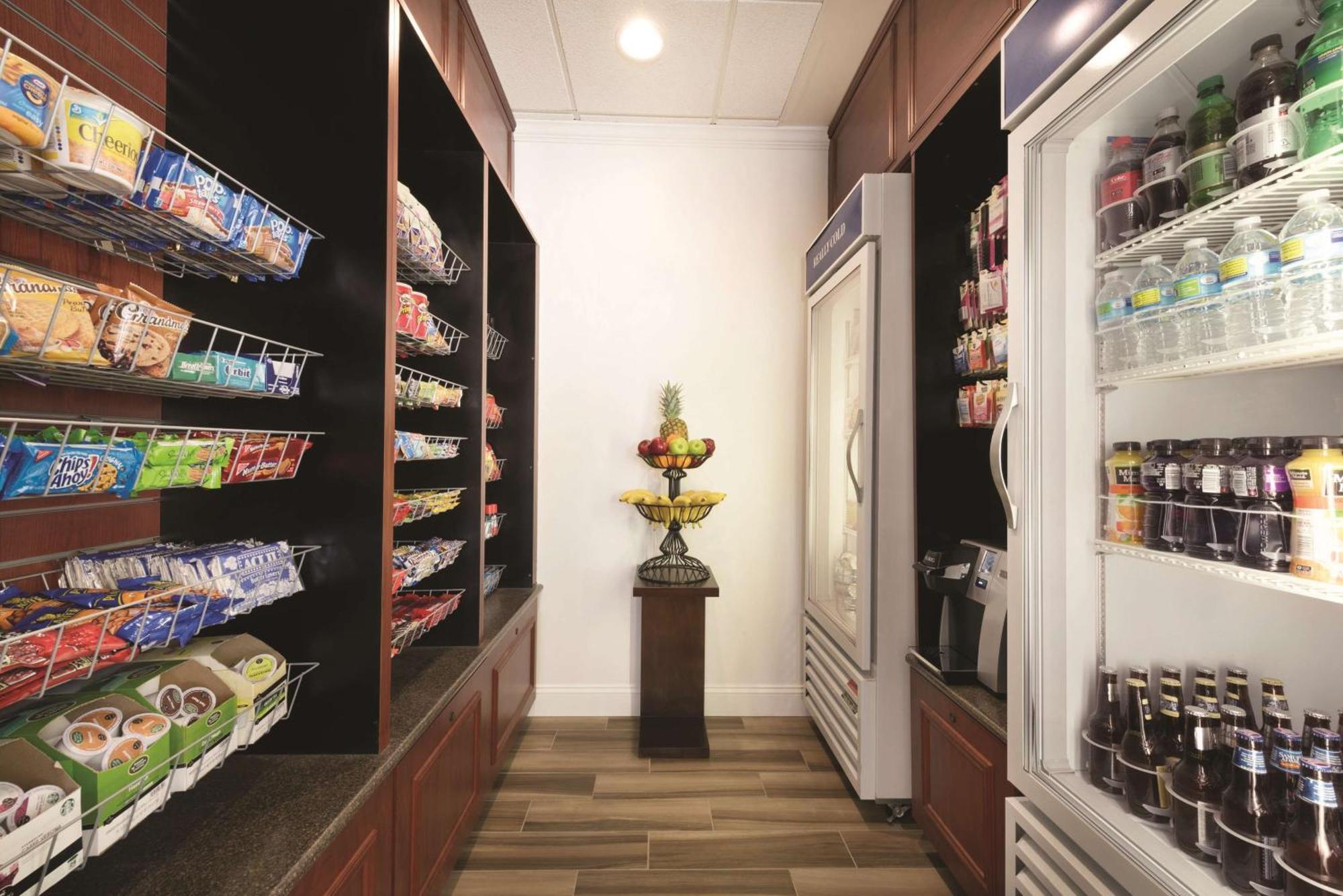 Hilton Garden Inn Akron-Canton Airport Норт-Кантон Экстерьер фото