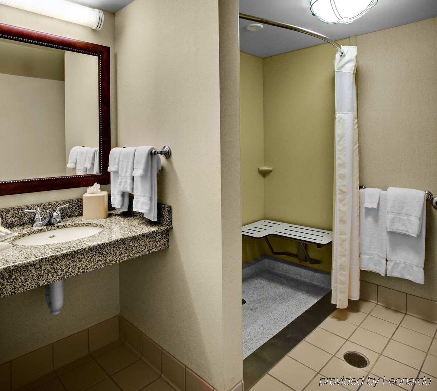Hilton Garden Inn Akron-Canton Airport Норт-Кантон Экстерьер фото